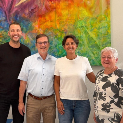 Aufreihung von Personen der vhs Bingen und dem Gast aus der Sprachschule in Ibiza. v.l.n.r: Yannik Eberhard, René Nohr, Marta Martinez und Maria Seiter